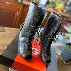 Heel boots